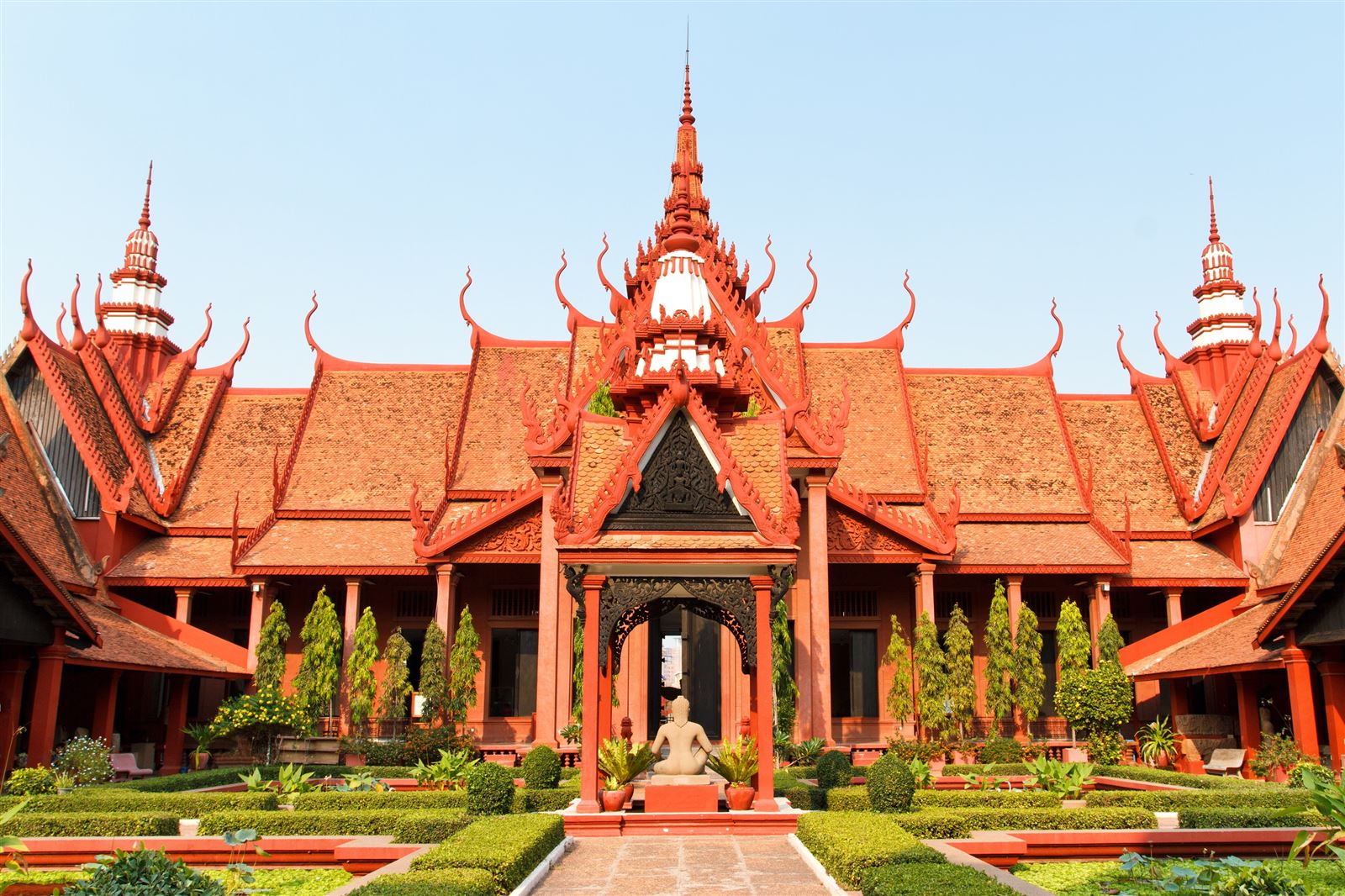 DE PHONM PENH A ANGKOR - LARGO