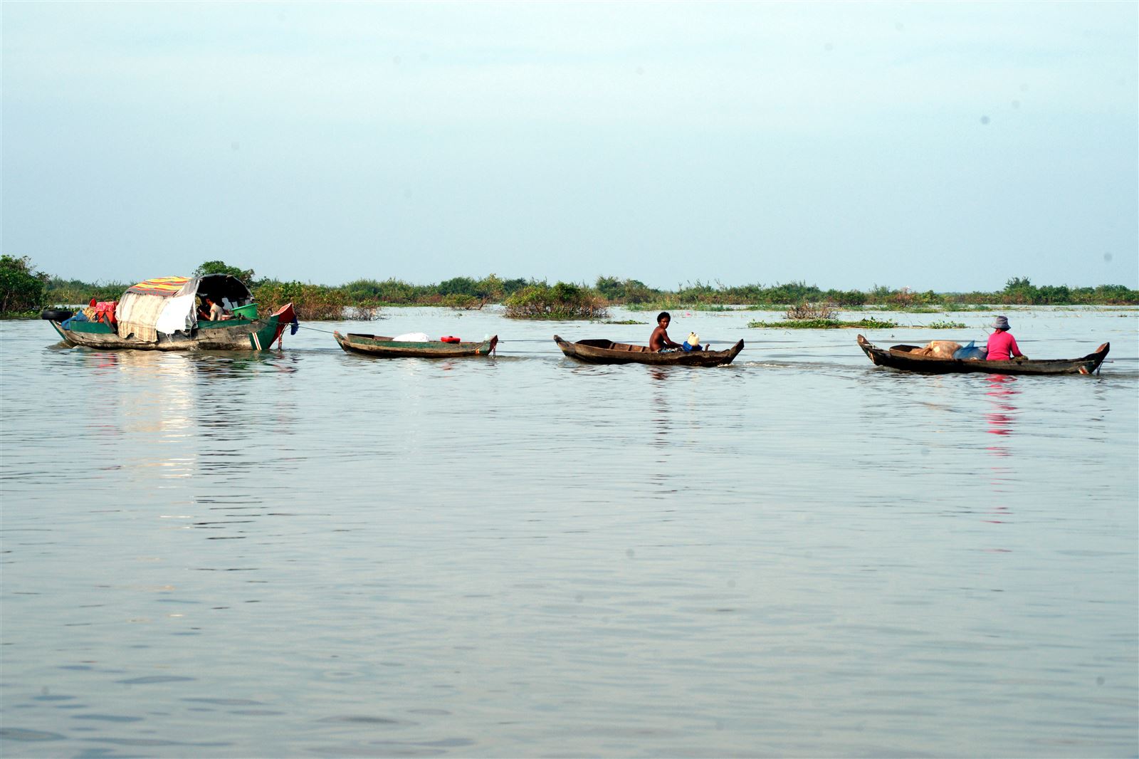 SOBRE EL LAGO TONLE SAP